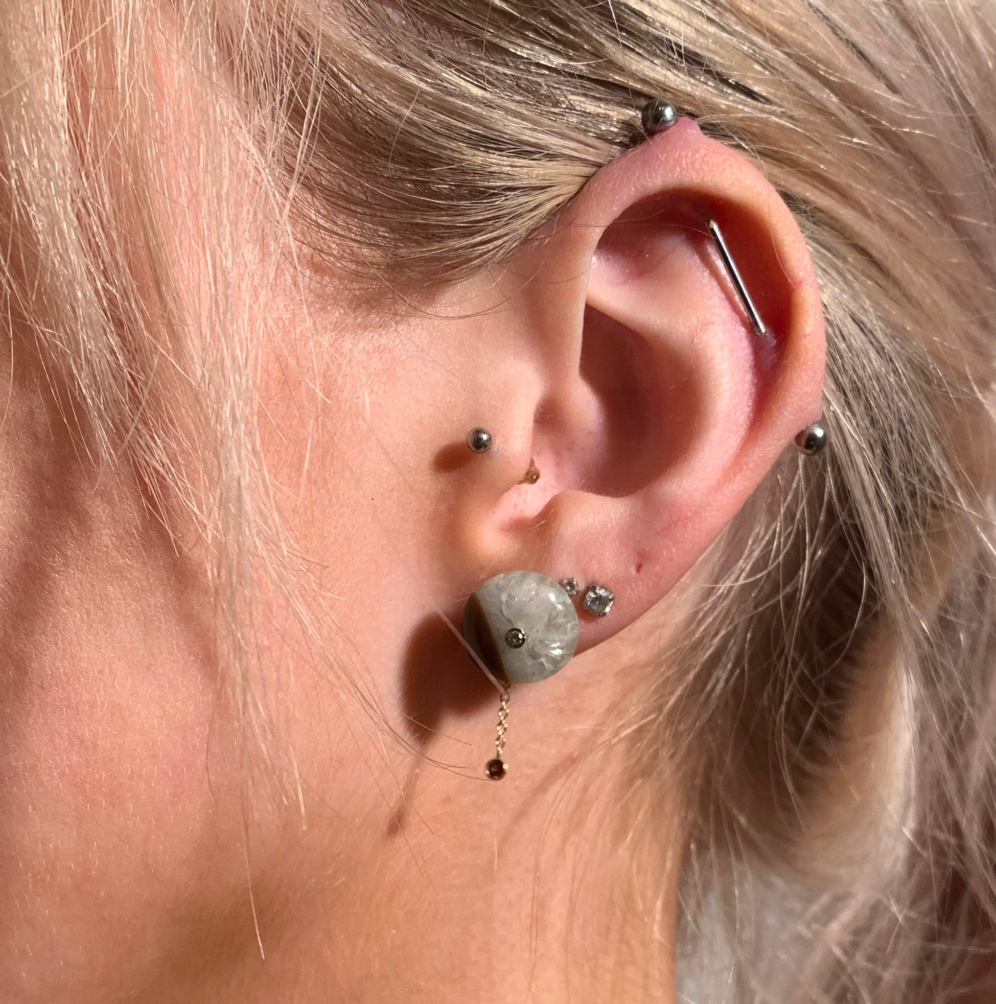 Space Cuarzo Stud Earrings