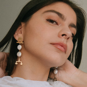 Perla Dancer Earrings